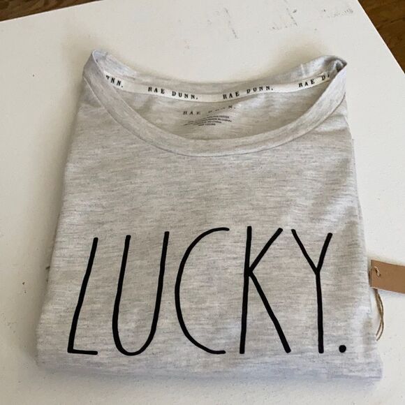 Rae Dunn S/S T-shirt LUCKY. - Picture 1 of 5